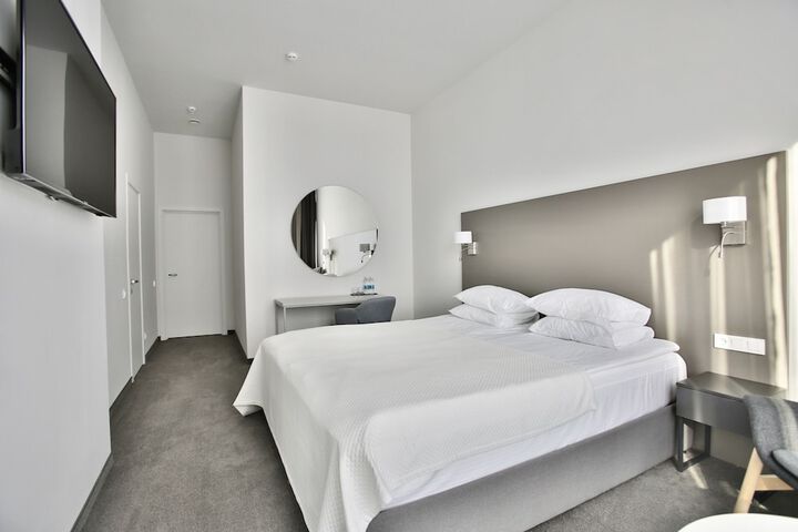 Room 6 of 60
