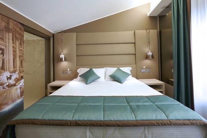 Room 17 of 142