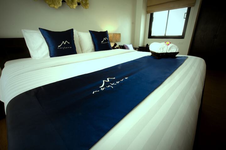 Room 3 of 38