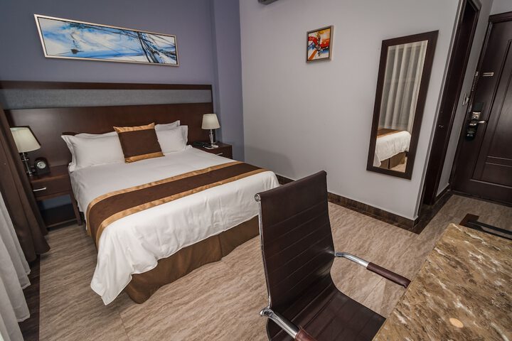 Room 3 of 33