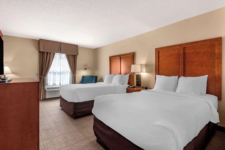 2 Double Beds (2 of 7)