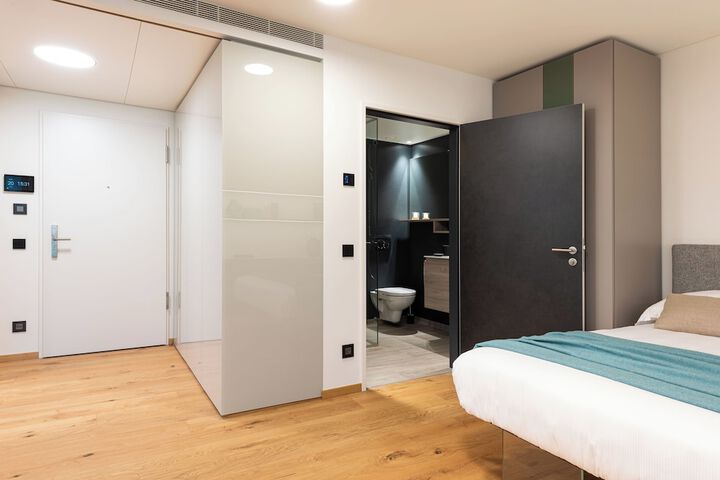 Room 16 of 49