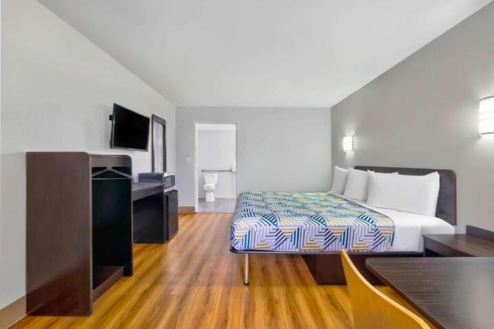 1 King Bed (13 of 13)