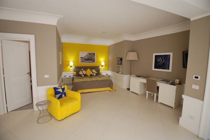 Room 18 of 143