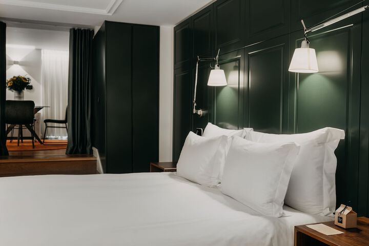 Room 16 of 110