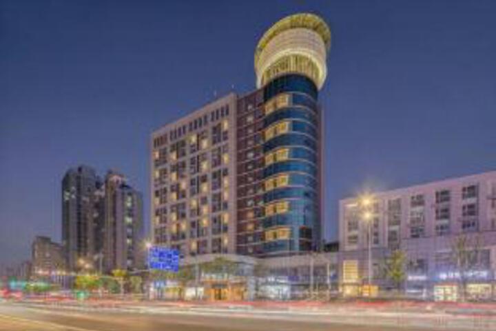 Superior Hotel (Jiaxing Xiuzhou Park Wanda Plaza)