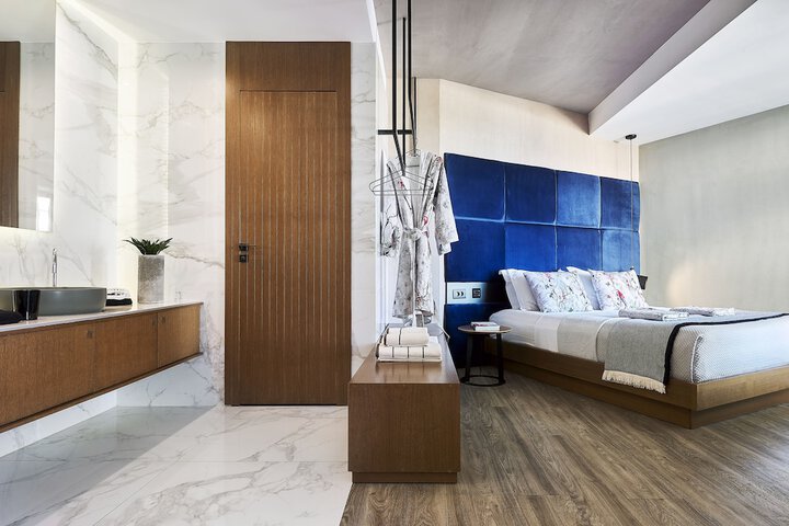 Room 26 of 145