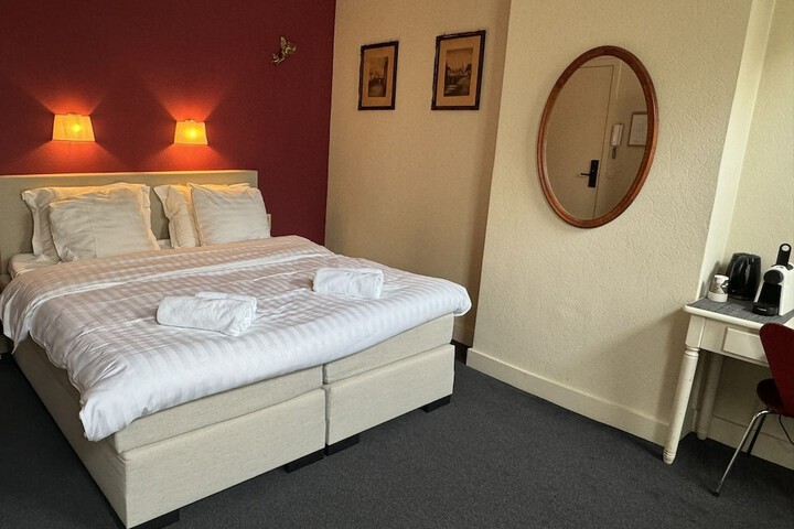 Room 13 of 44