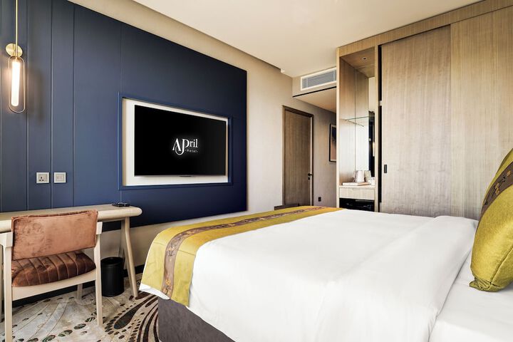 Room 8 of 44