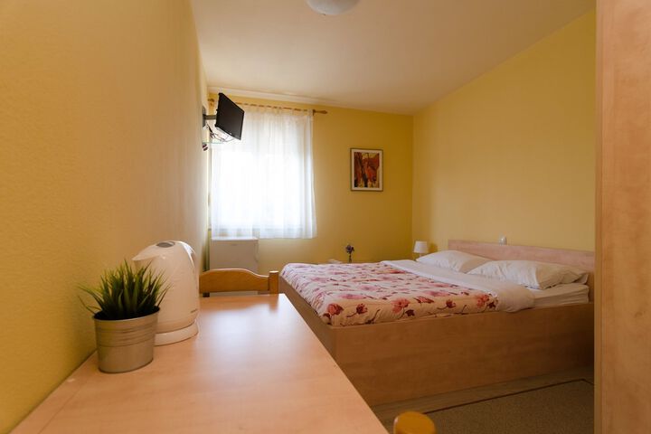 Room 12 of 60