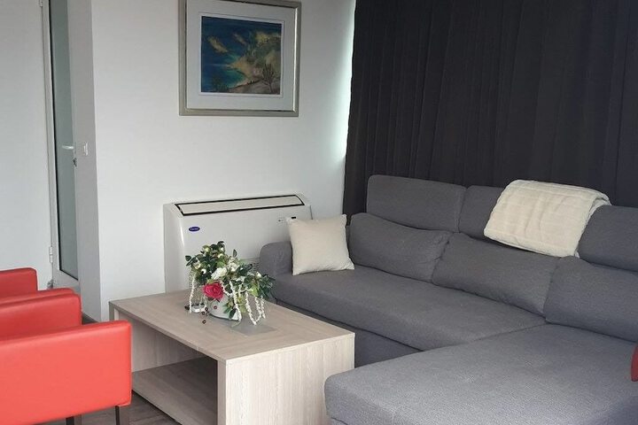 Room 9 of 21