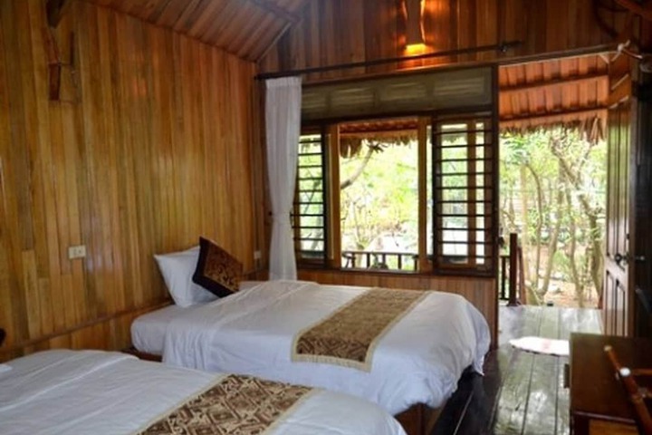 Halong Bay Deluxe Cruise Bungalow on Island