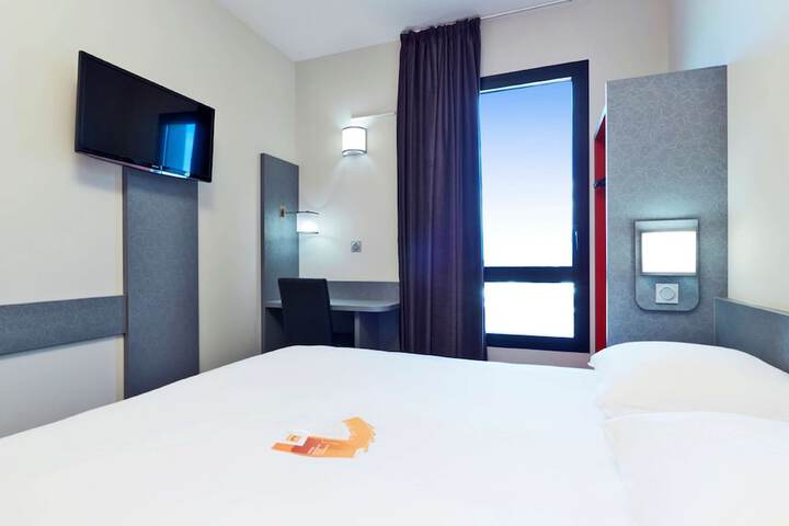 Room 15 of 38
