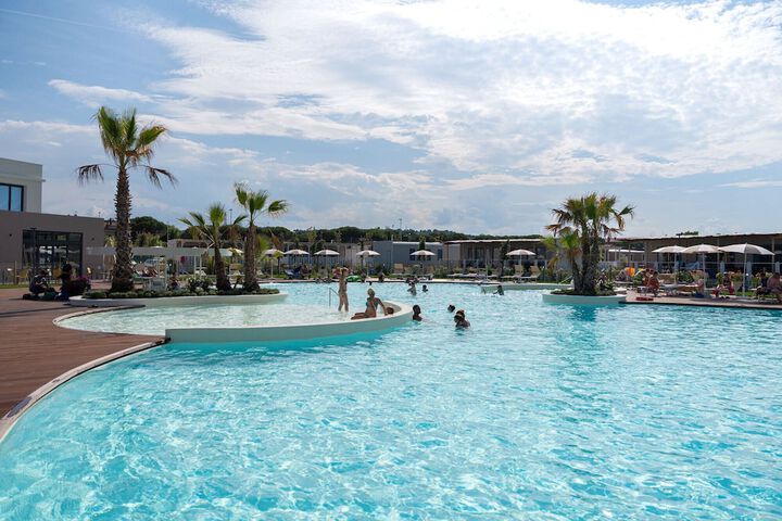 Pool 95 of 122
