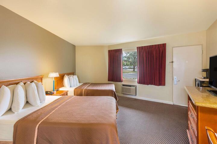 2 Double Beds (5 of 6)