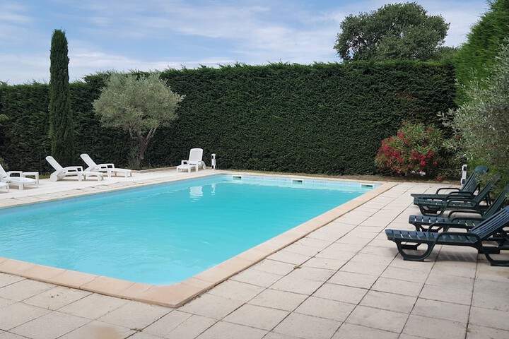 Pool 11 of 50