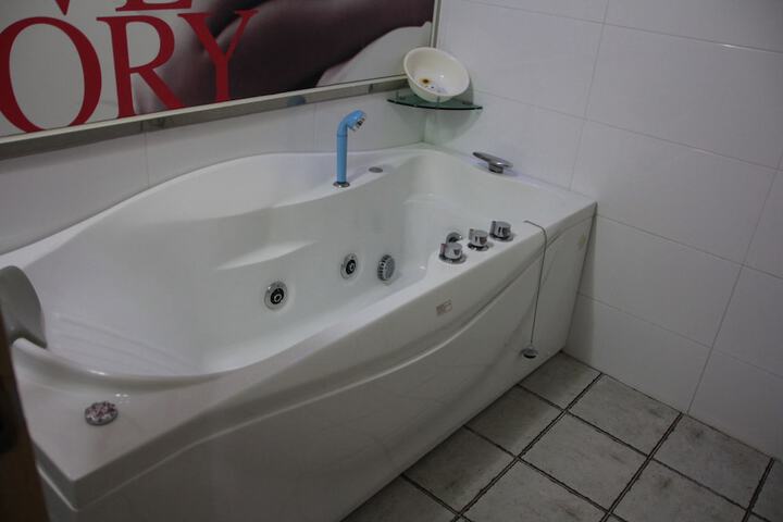 Hot Tub 72 of 84