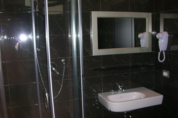 Room 16 of 53