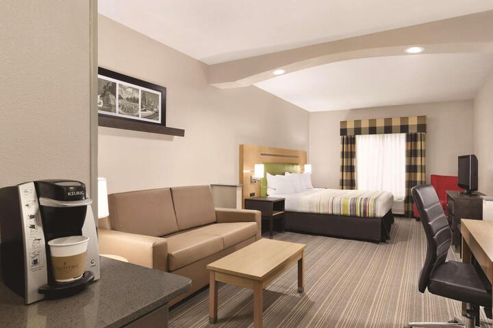 1 King Bed (4 of 11)