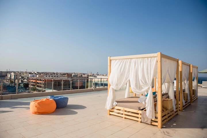 Sundeck 298 of 307