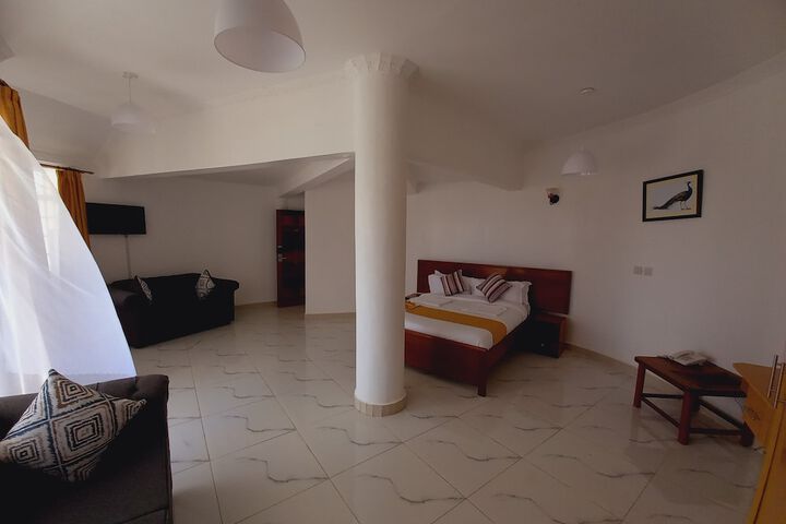 Room 10 of 43