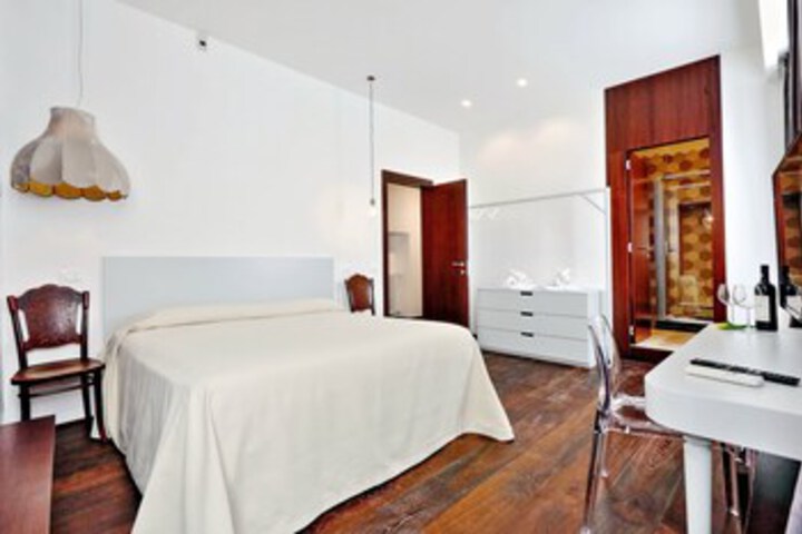 Room 22 of 34