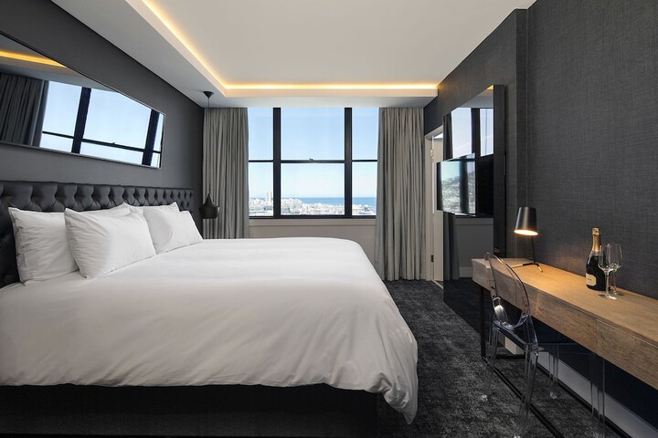 Room 8 of 51