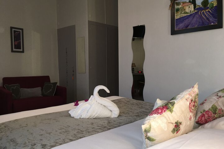 Room 27 of 74