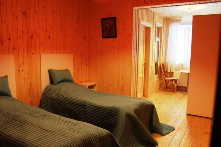 Room 6 of 79