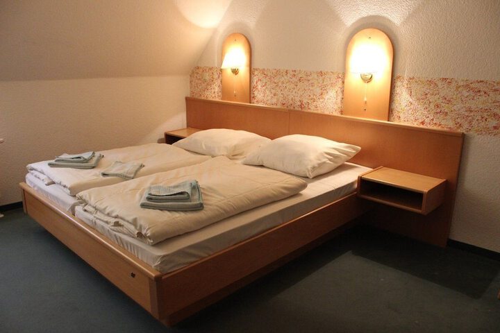 Room 11 of 11