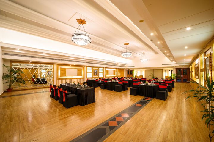 Ballroom/Hall 71 of 86