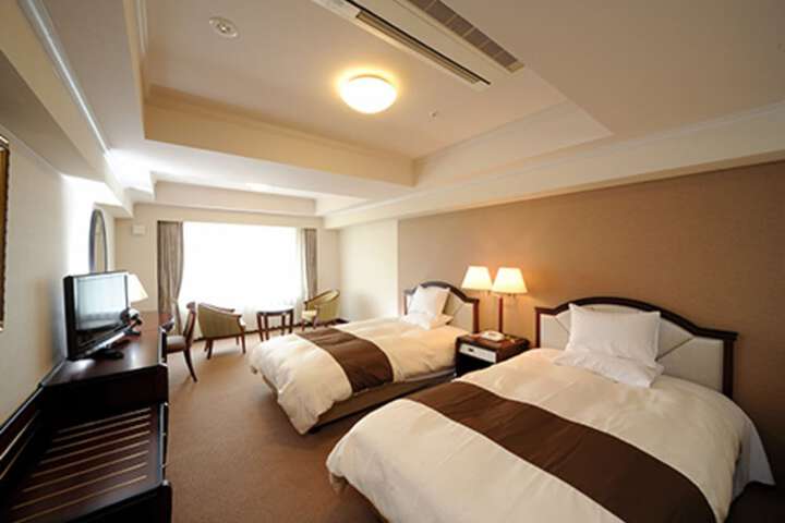 Room 4 of 40
