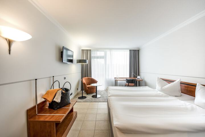 Room 6 of 118