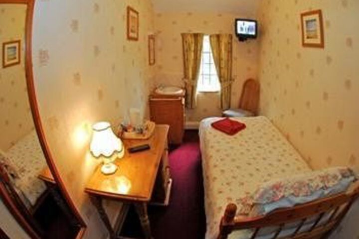 Room 7 of 14