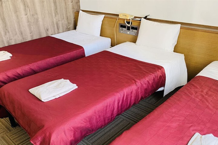 Room 33 of 106