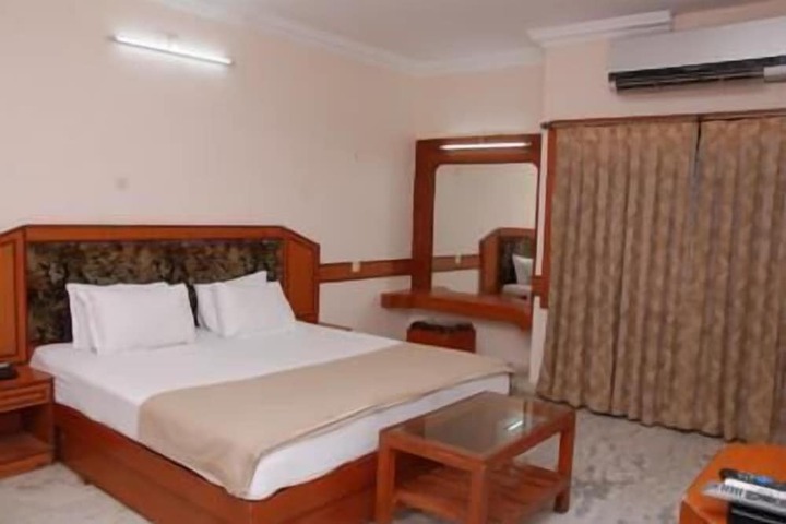 Room 6 of 10