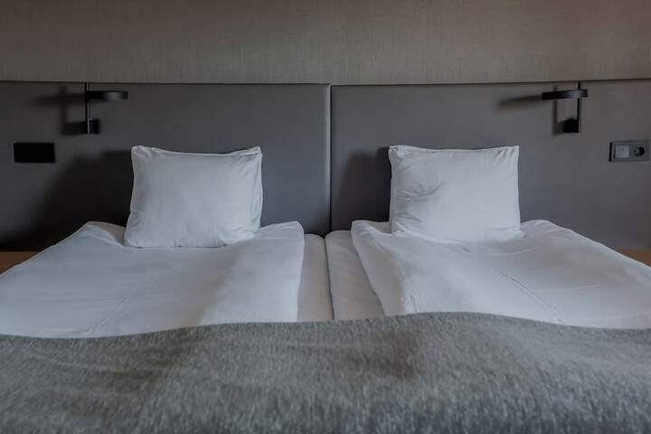 Room 46 of 95
