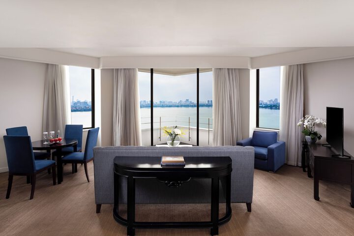 Room 42 of 107