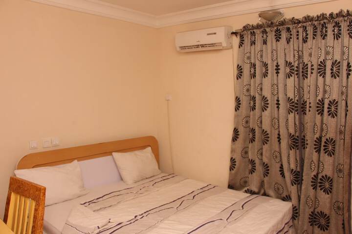 Room 5 of 10