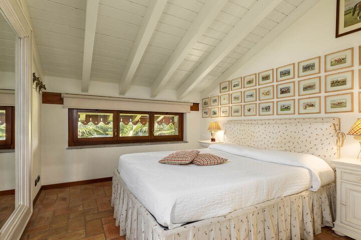 Room 5 of 40