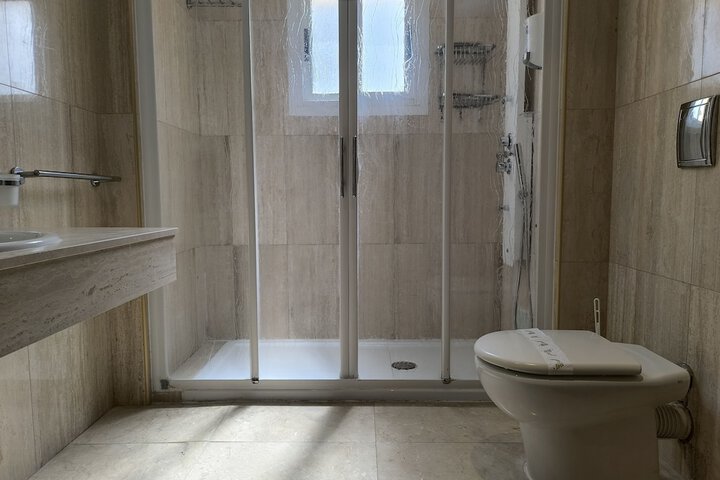 Room 9 of 19