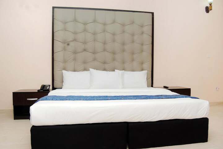 Room 2 of 28