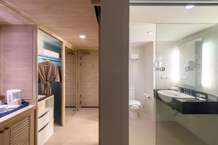 Room 105 of 257