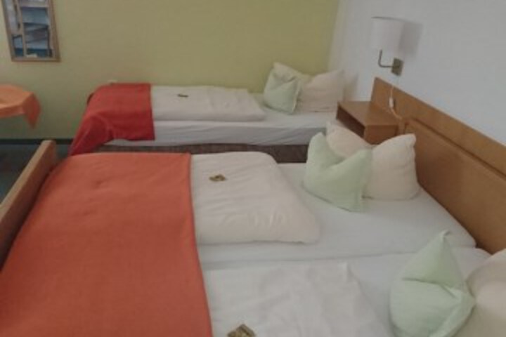 Room 6 of 53