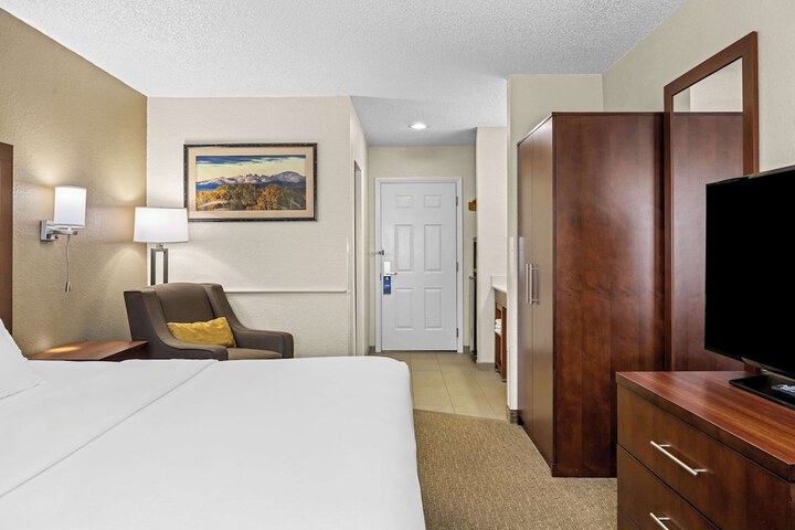 Room 17 of 35