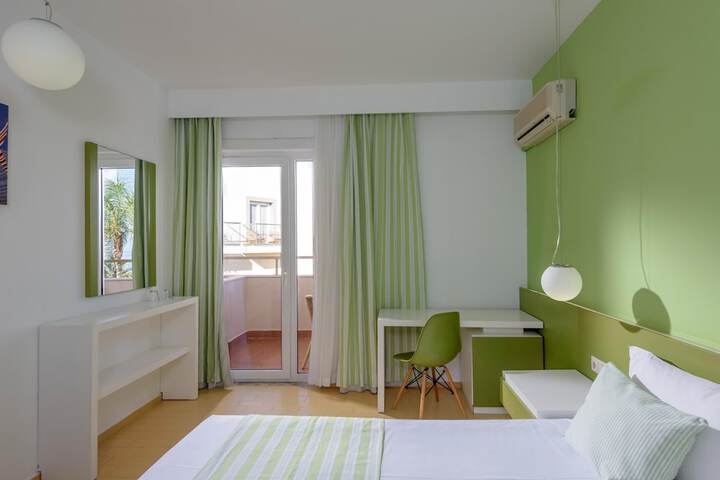 Room 6 of 73