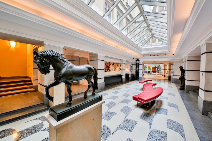 Entrance & Lobby