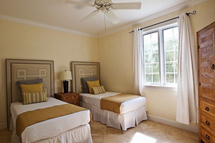 Room 4 of 214