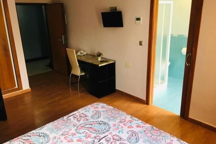 Room 17 of 39