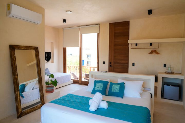 Room 47 of 90